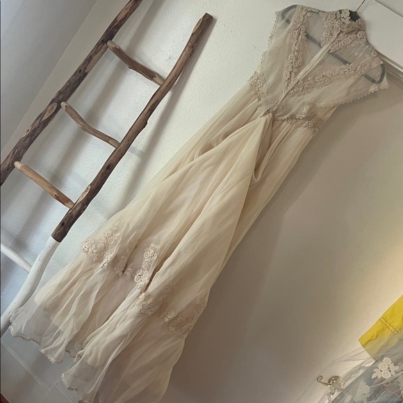 Stunning Vintage High Neck Floral Lace Ivory Wedding Dress XS with Veil - Picture 10 of 16